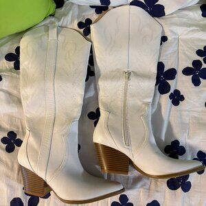 NEW - Arromic Cowboy Boots - Size 9 (No Box)